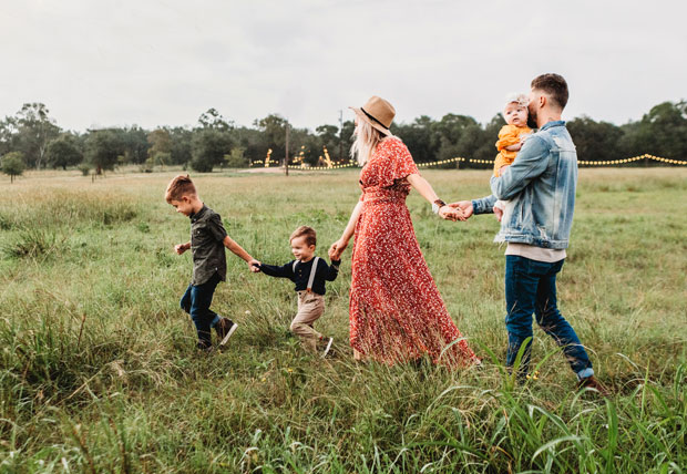 The Best Colours to Wear for a Photo Shoot in Nature Minimalist Family Adventures