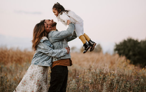 The Best Colours to Wear for a Photo Shoot in Nature Minimalist Family Adventures